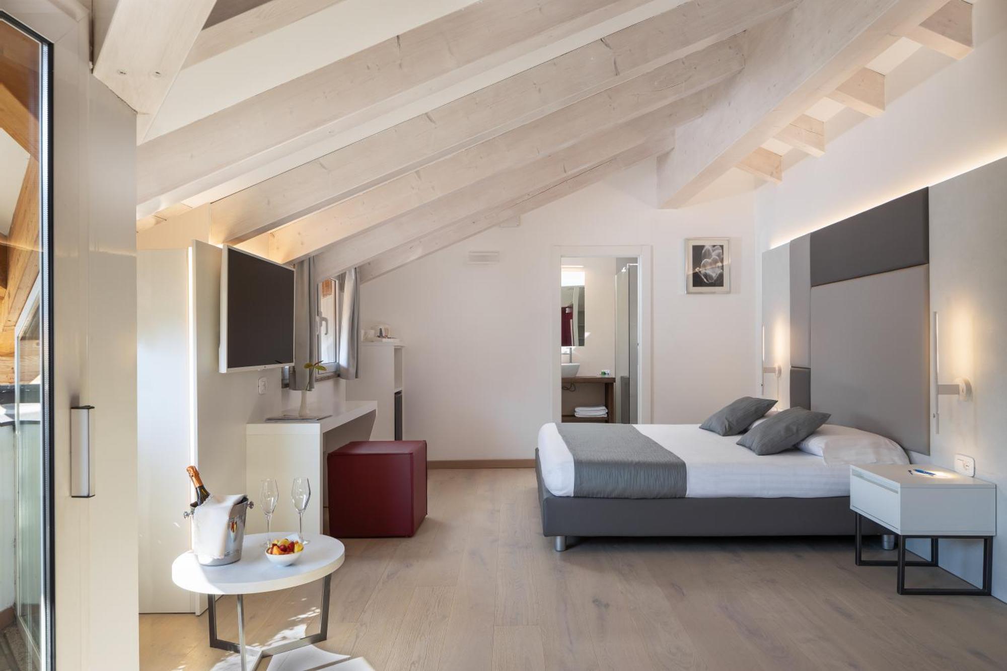 Hotel Continental - Tonelli Hotels Torbole Sul Garda Chambre photo