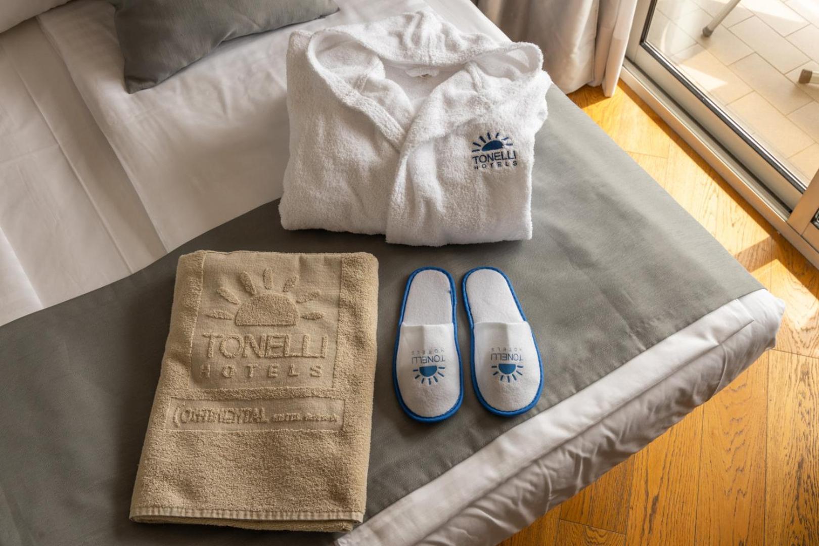 Hotel Continental - Tonelli Hotels Torbole Sul Garda Extérieur photo