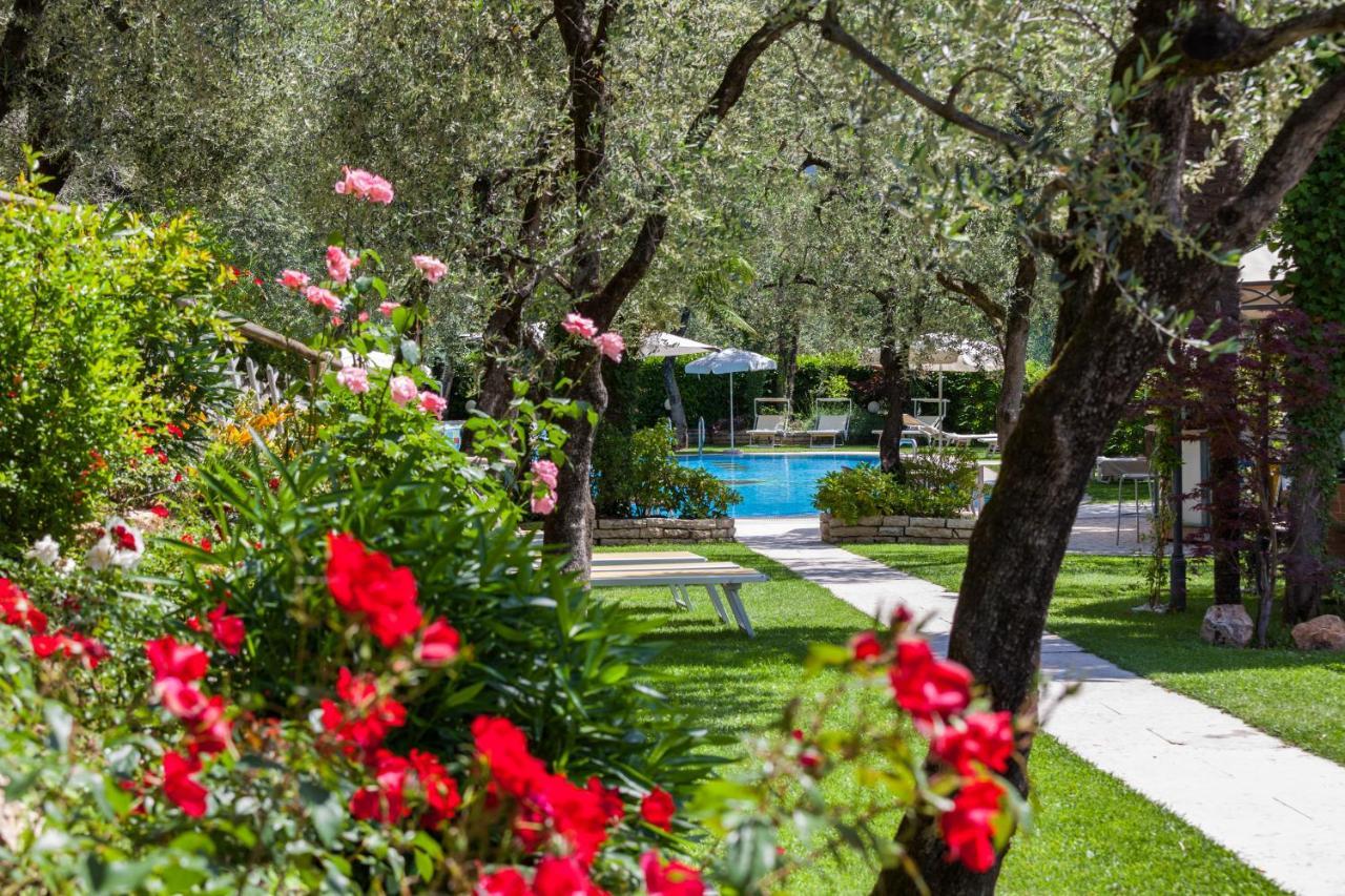 Hotel Continental - Tonelli Hotels Torbole Sul Garda Extérieur photo