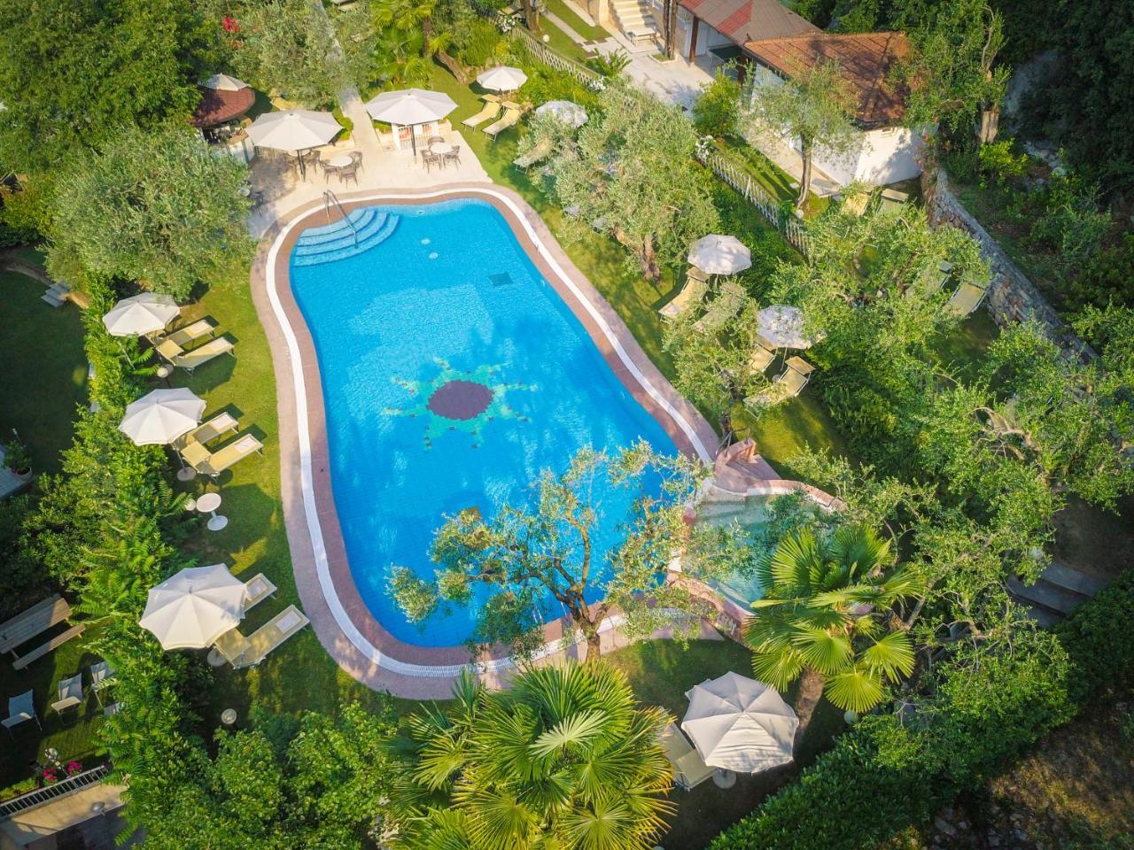 Hotel Continental - Tonelli Hotels Torbole Sul Garda Extérieur photo